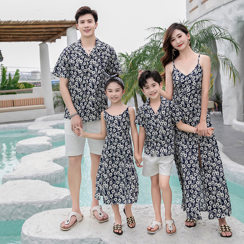 家族お揃いコーデ 花柄スリット入りキャミマキシワンピース 母 - Resort Shirt Floral のレビューと価格